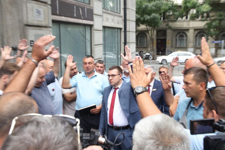Završen sastanak Vučića i predstavnika GSP: Obustavlja se partnerstvo sa Strelom, raspisuje se novi tender za trolejbuse