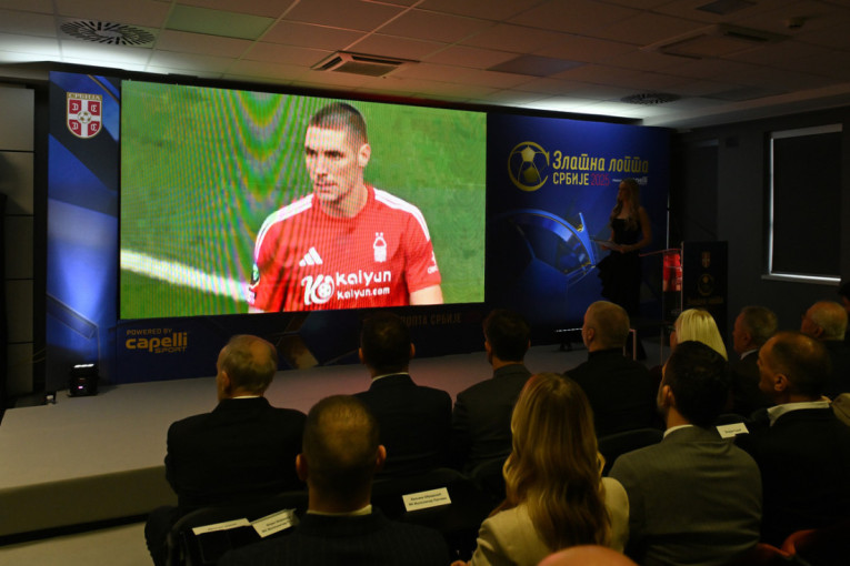 Milenković dobio novog šefa! Stigao je trofejni trener (FOTO)