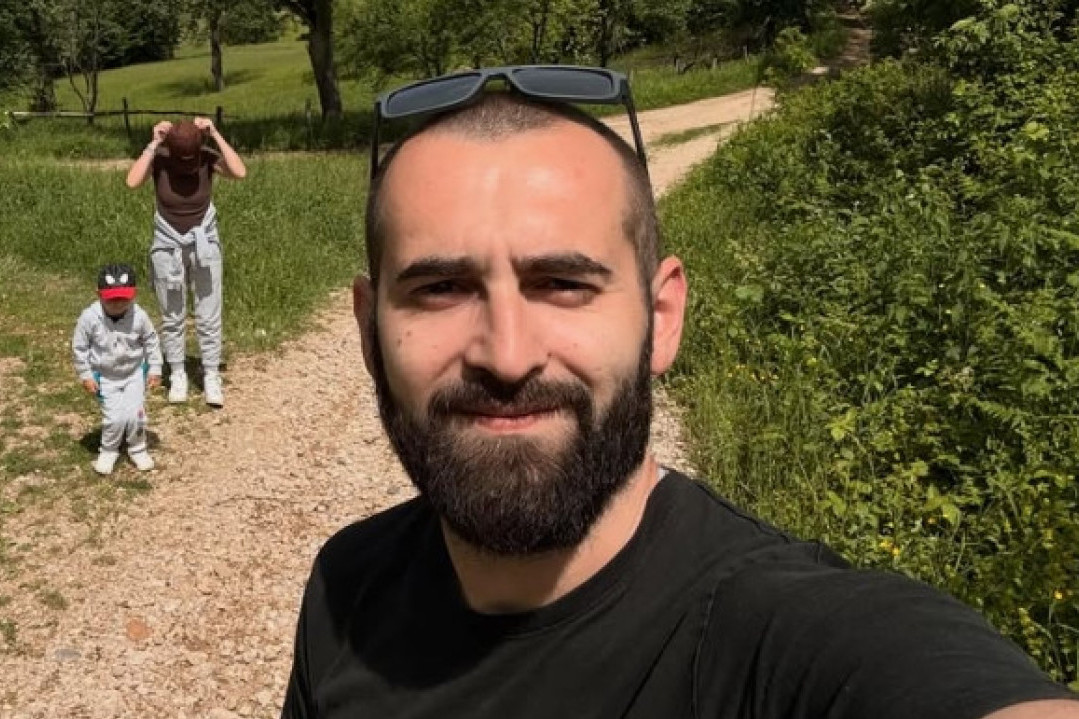 Uhapšen jutjuber Amir Hadžić: Tereti se za više krivičnih dela!