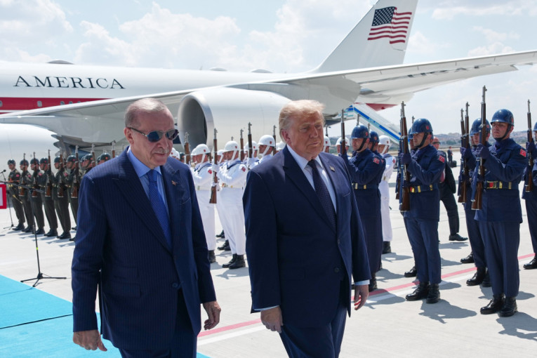 Erdogan dočekao Trampa po dolasku u Ankaru (FOTO)
