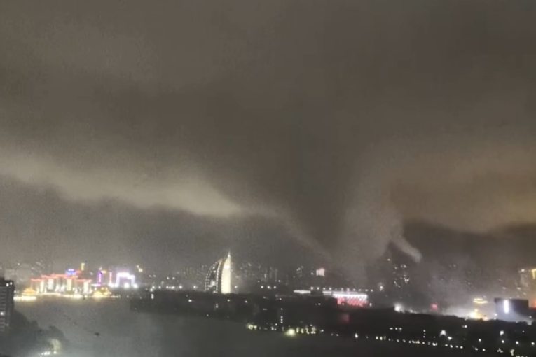 Dva razorna tornada protutnjala kroz grad, rušili sved pred sobom: Poginulo najmanje petoro ljudi (VIDEO)