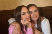 Gosti je kitili novčanicama! Isplivao snimak majke Aleksandre Prijović, bakšiš nije prestajao da stiže (VIDEO)