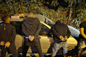 Marlboro, maramice i lisice: Pogledajte kako je osumnjičena četvorka postojena pred policijom (FOTO/VIDEO)