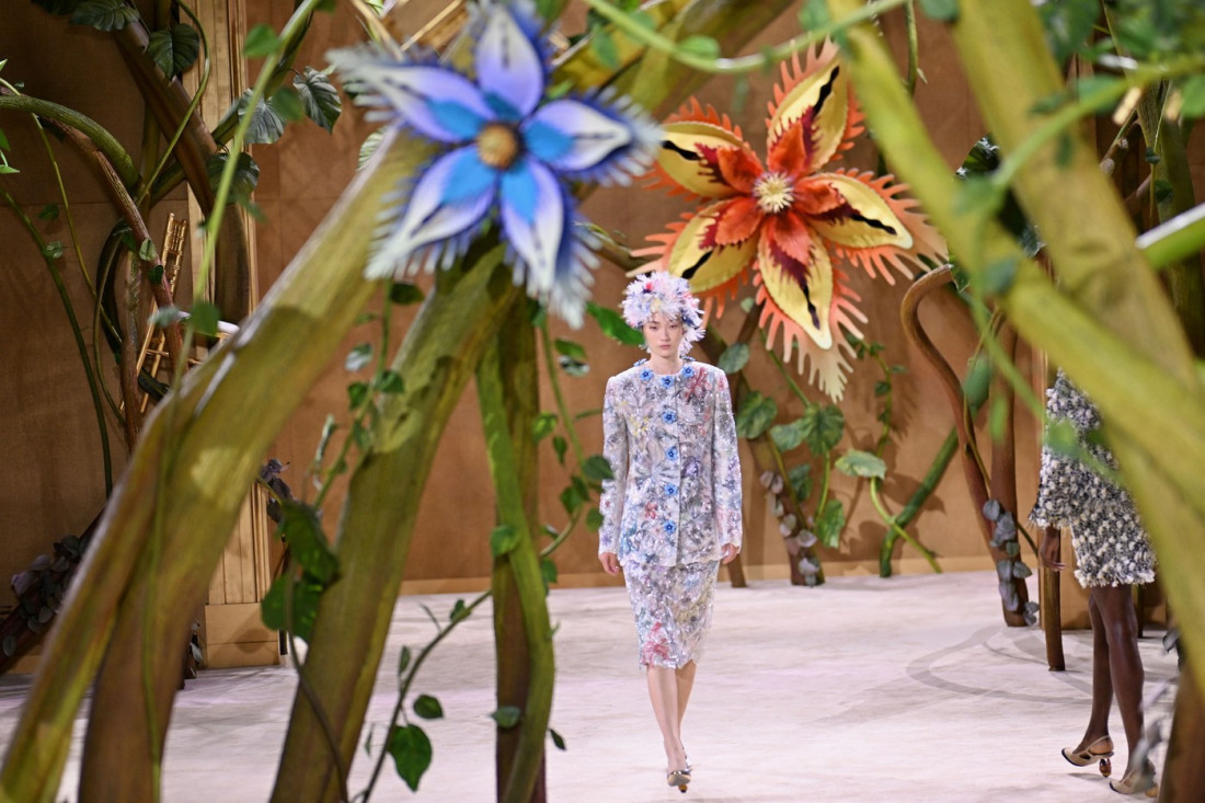 Šik revolucija: Floralne haljine pršte od čipke, rupica i neverovatnih detalja! (FOTO/VIDEO)