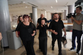 Komemoracija Andrije Bajića: Mala Cana stigla slomljena, pridržavaju je da ne padne (FOTO)