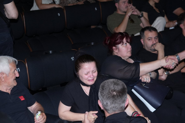 Teški dani za porodicu Bešlić: Dino objavio emotivnu poruku o majci Sejdi