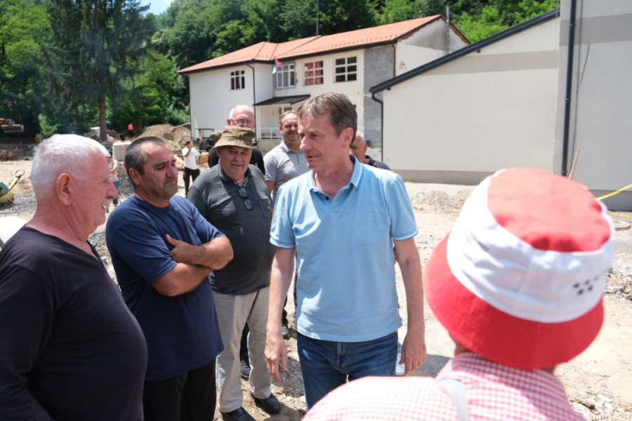 Najlepša slika iz srpskog sela danas stiže iz Kostajnika: Preko 50 mališana dobija novu savremenu zgradu škole (FOTO)