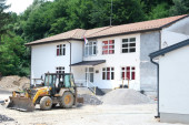 Najlepša slika iz srpskog sela danas stiže iz Kostajnika: Preko 50 mališana dobija novu savremenu zgradu škole (FOTO)