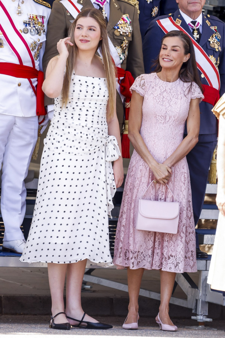 Jednostavnost kao njen najjači adut: Kraljica Letisija odisala elegancijom u puder roze haljini na svečanosti u Madridu