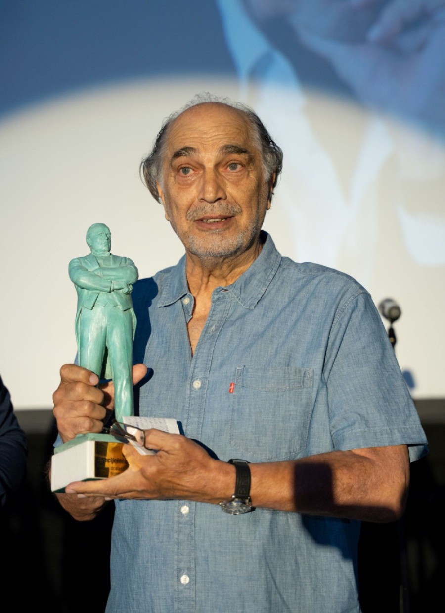 Važno je dobiti "Ernesta": Voji Brajoviću uručeno prestižno priznanje na Somborskom filmskom festivalu (FOTO)