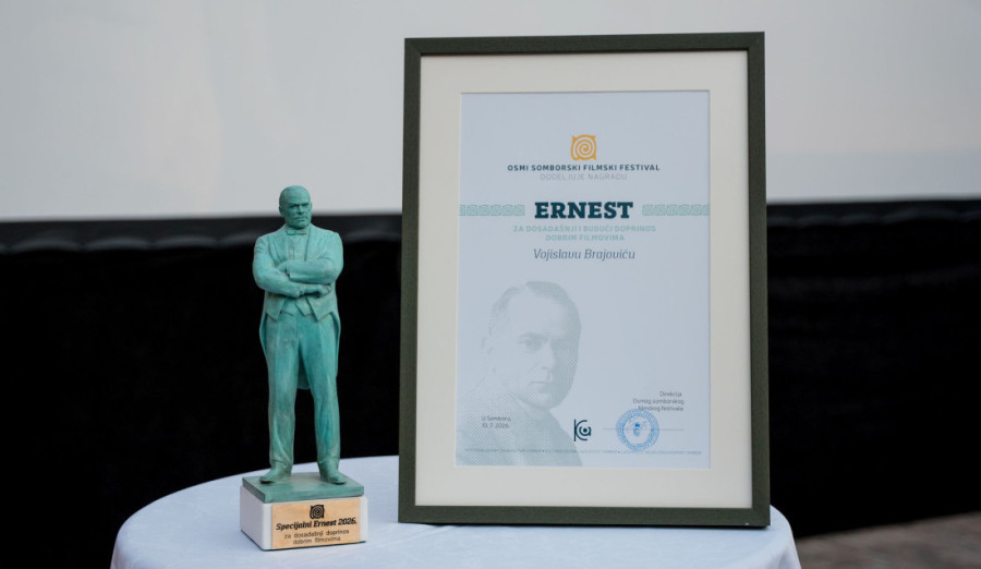 Važno je dobiti "Ernesta": Voji Brajoviću uručeno prestižno priznanje na Somborskom filmskom festivalu (FOTO)