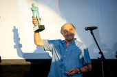 Važno je dobiti "Ernesta": Voji Brajoviću uručeno prestižno priznanje na Somborskom filmskom festivalu (FOTO)