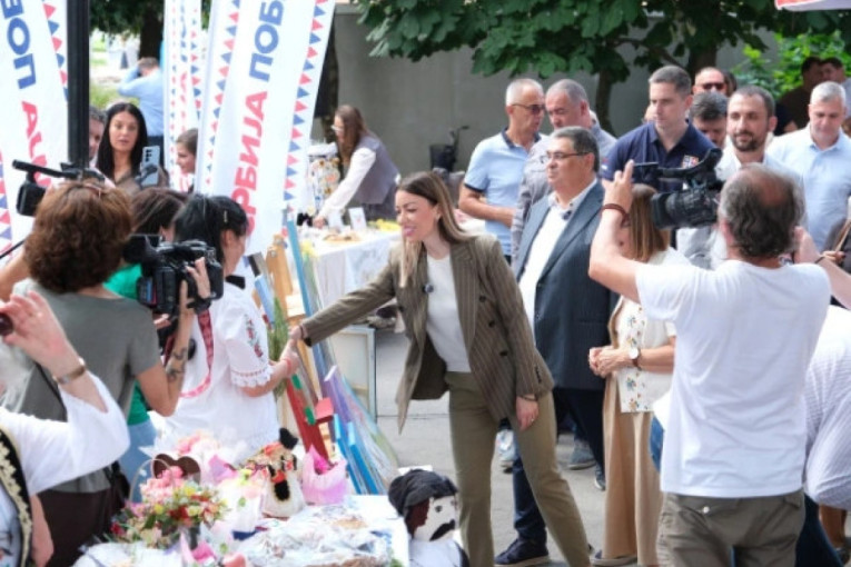 Mesarović i Gojković posetile Staru Pazovu: Opština za ponos, sa izrazito jakom ekonomskom i privrednom snagom - dobro mesto za život