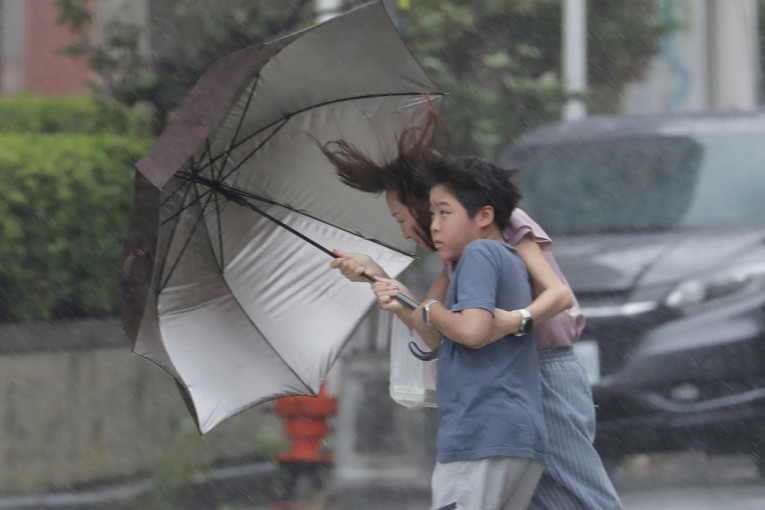 Tajfun pravi haos u Aziji! Japan već na udaru, Tajvan se sprema za katastrofu, u Kini evakuisano 600.000 ljudi (VIDEO/FOTO)