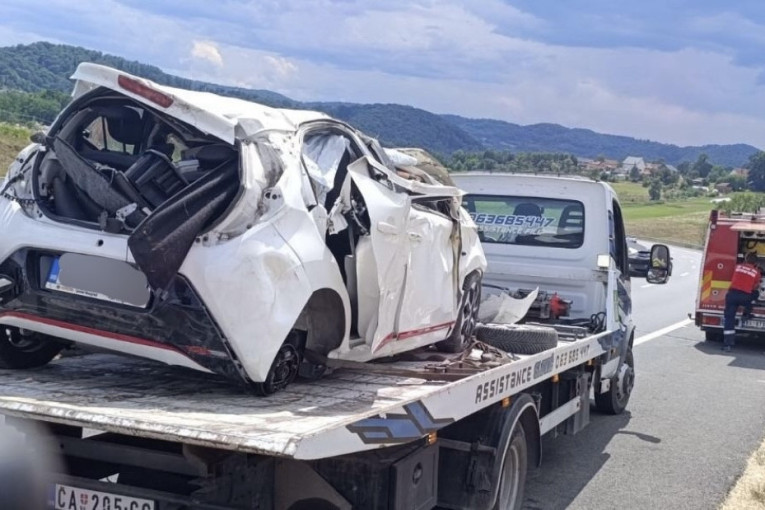 Horor na auto-putu Miloš Veliki: Automobil se prevrnuo posle tunela Laz, jedna žena poginula