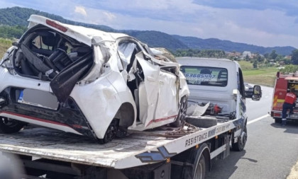 Horor na auto-putu Miloš Veliki: Automobil se prevrnuo posle tunela Laz, jedna žena poginula