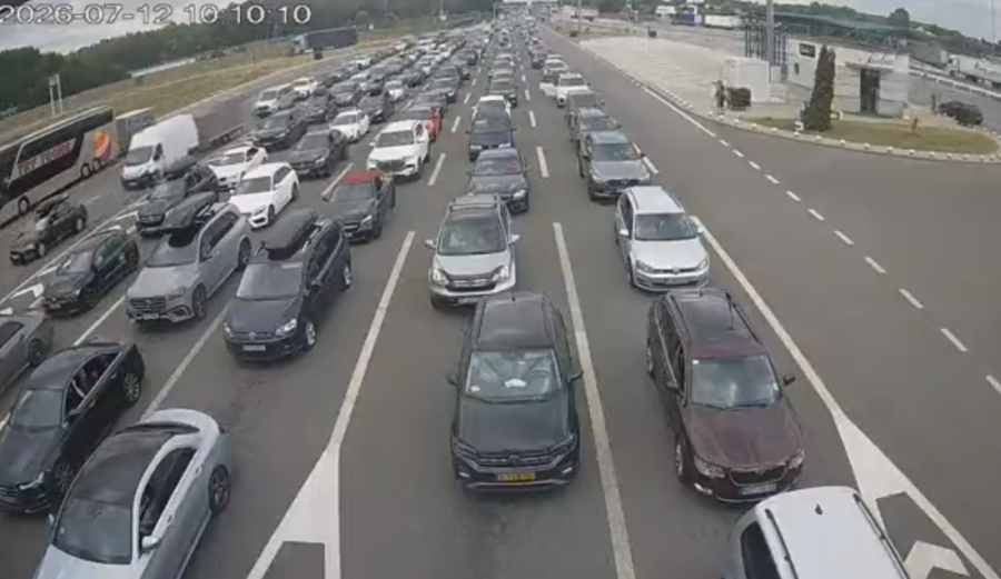 Gužve se vratile na granice! Posle mirnog jutra vozače dočekala potpuno drugačija slika (FOTO)