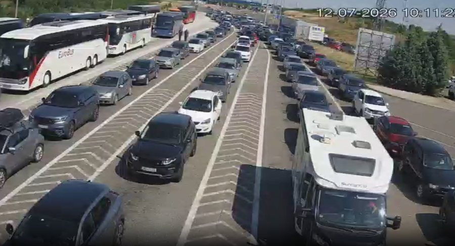 Gužve se vratile na granice! Posle mirnog jutra vozače dočekala potpuno drugačija slika (FOTO)