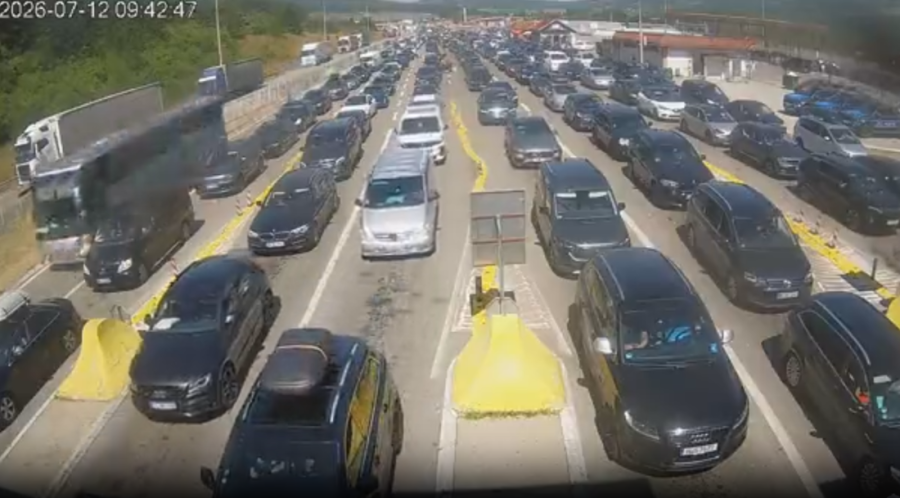 Gužve se vratile na granice! Posle mirnog jutra vozače dočekala potpuno drugačija slika (FOTO)