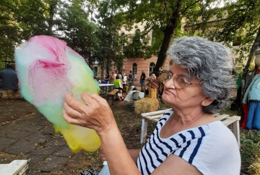 Ovako izgleda majka Male Cane: Sa zetom Andrijom Bajićem bila je veoma bliska! (FOTO)