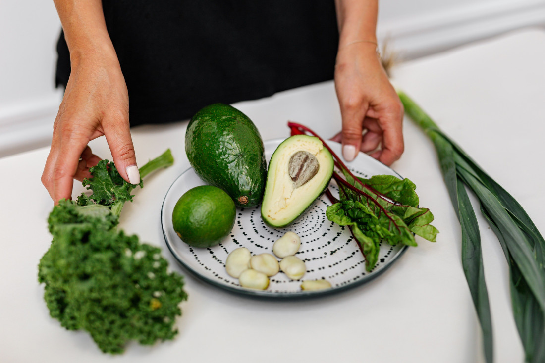 Nije bez razloga toliko popularna: Osvežavajuća Green Goddess salata idealna je za vrele letnje dane (RECEPT)