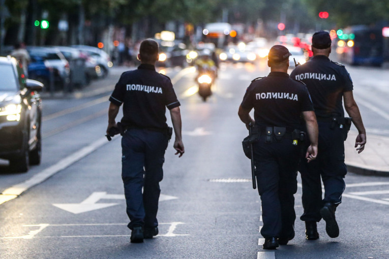 Horor na Bežanijskoj kosi! Sumnja se da je brat ubio sestru, pa sebi oduzeo život: - komšije u šoku!