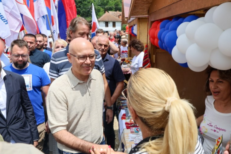 Poverenje 800.000 penzionera u Vučića dovelo blokadere do histerije! Najstariji na meti jer glasaju razumom i srcem, a ne diktatom ulice