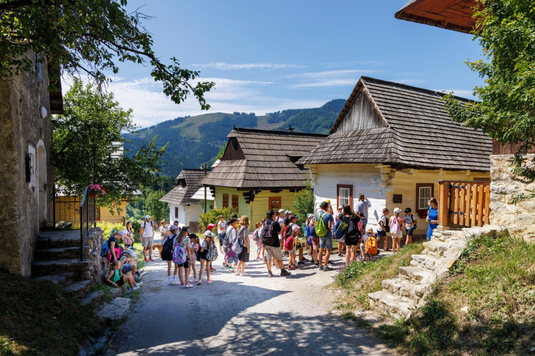 Traže da ih izbace sa UNESCO liste: Turisti im zagorčali život, selo postalo "muzej na otvorenom"