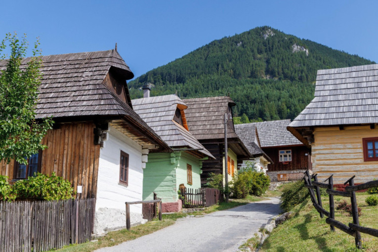 Traže da ih izbace sa UNESCO liste: Turisti im zagorčali život, selo postalo "muzej na otvorenom"