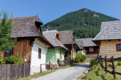 Traže da ih izbace sa UNESCO liste: Turisti im zagorčali život, selo postalo "muzej na otvorenom"