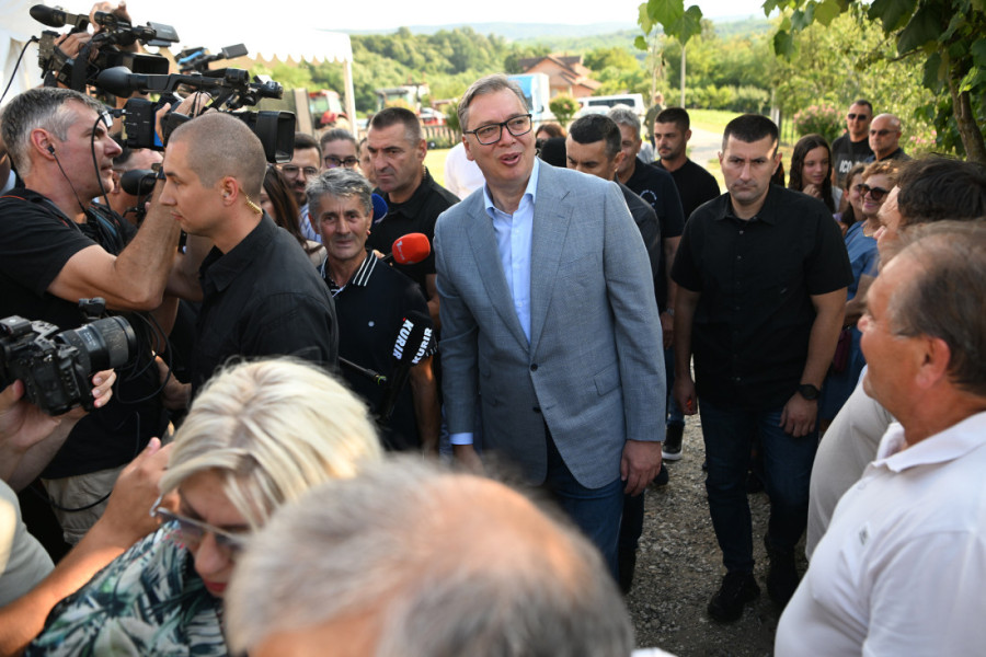Vučić ide u Pariz na Makronov poziv: Predsednik će prisustvovati vojnoj paradi!