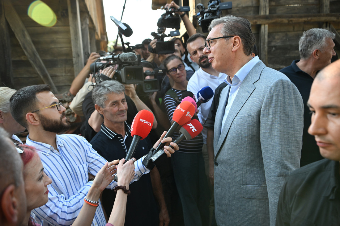 Vučić u domu porodice Todorović u Lešnici: Predsednik najavio velika ulaganja, isplata pomoći građanima do polovine septembra (FOTO/VIDEO)