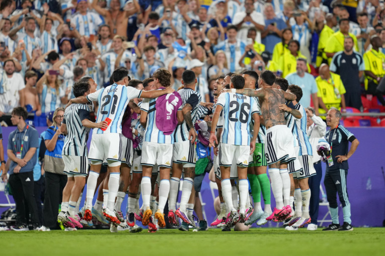 Englezi van sebe zbog poteza Argentine: Poludeli zbog snimka iz svlačionice, traže hitnu intervenciju! (VIDEO)