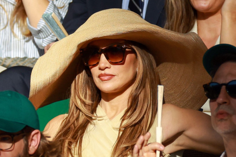 Fascinator se vraća na velika vrata: Evo šta treba da znate o najotmenijem modnom dodatku za kosu (FOTO)