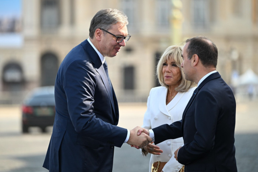 Vučić iz Pariza: Cena dizela bi danas bila 247 dinara, ali spustićemo još akcize, za ljude mora biti pristojna cena! (FOTO/VIDEO)