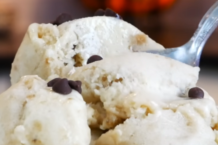 Ne bacajte prezrele banane, pametno ih iskoristite: Recept od samo dva sastojka donosi najkremastiji letnji užitak (VIDEO)