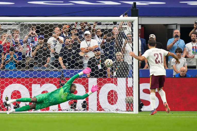 Francuska - Španija: Ojarzabal sa penala kaznio "glupost" Dinja (FOTO/VIDEO)
