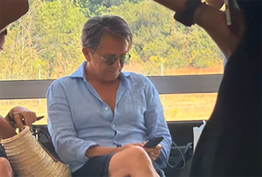 Bjela, šta će ti tri pištolja?! Blokaderski glumac naoružan do zuba (VIDEO)