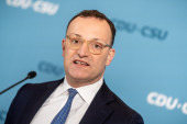 Nemci besni zbog onoga što je uradio: Lider CDU u parlamentu podneo ostavku jer je dobio dete pomoću surogat majke