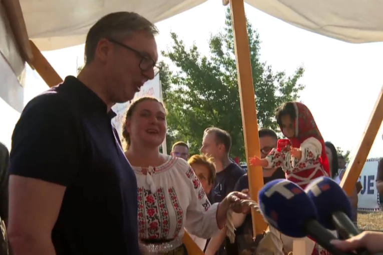 Vučić stigao u Vladimirovac: Predsednik došao da razgovara sa narodom (VIDEO)