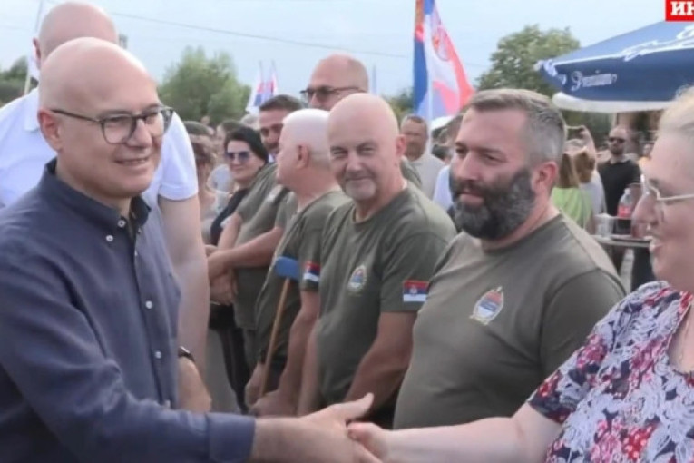 Lider naprednjaka Vučević poslao moćnu poruku iz Male Plane: "Budite na pravoj strani, biramo budućnost Srbije"