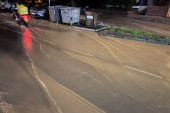 Potop na Vračaru! Njegoševa se pretvorila u reku, voda nosila sve pred sobom (VIDEO)