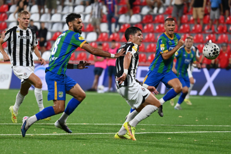 Zemun - Partizan: Aleksićev debitanstki gol za vođstvo crno-belih (POLUVREME)