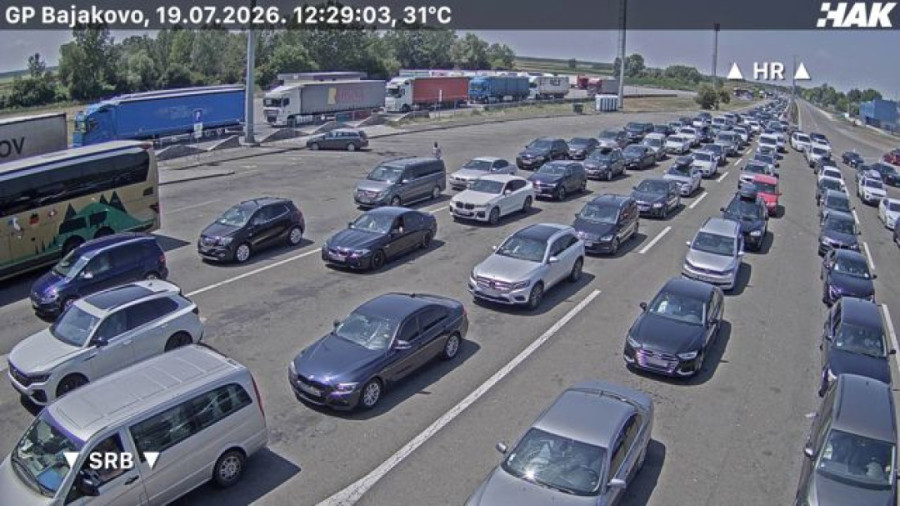 Pakao na granici sa Srbijom! Kolona se otegla 10 kilometara, putnici satima zarobljeni na suncu! (FOTO)