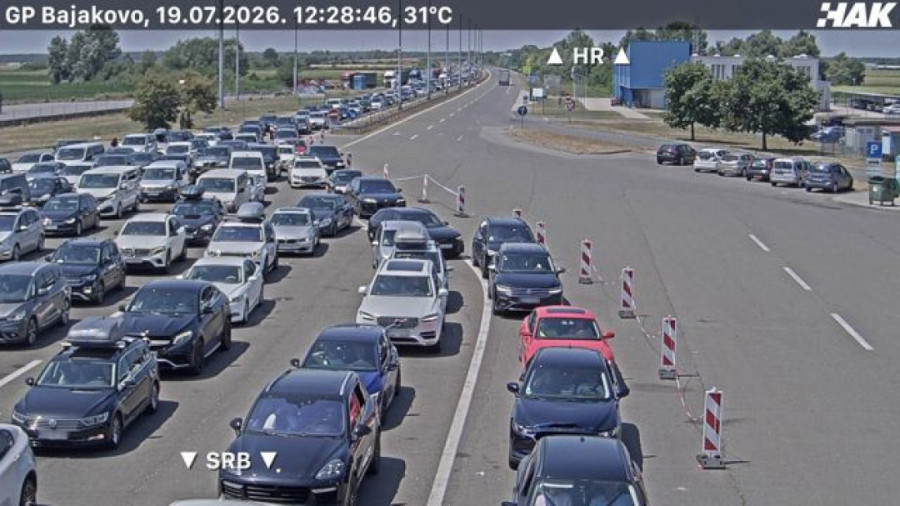 Pakao na granici sa Srbijom! Kolona se otegla 10 kilometara, putnici satima zarobljeni na suncu! (FOTO)