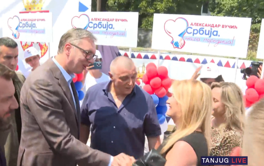Vučić u Lapovu: Pred nama je veliki ispit, vreme je da jednom zauvek završimo priču o rušenju Srbije i budemo ujedinjeni! (FOTO/VIDEO)