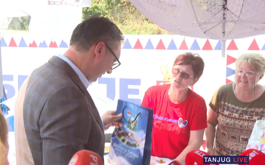 Vučić u Lapovu: Pred nama je veliki ispit, vreme je da jednom zauvek završimo priču o rušenju Srbije i budemo ujedinjeni! (FOTO/VIDEO)
