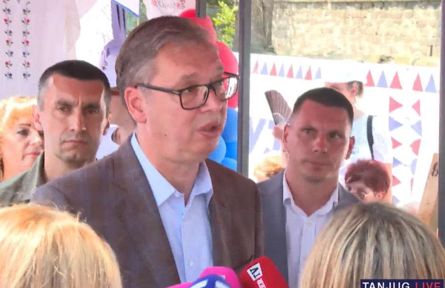Vučić u Lapovu: Pred nama je veliki ispit, vreme je da jednom zauvek završimo priču o rušenju Srbije i budemo ujedinjeni! (FOTO/VIDEO)
