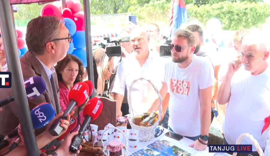 Vučić u Lapovu: Pred nama je veliki ispit, vreme je da jednom zauvek završimo priču o rušenju Srbije i budemo ujedinjeni! (FOTO/VIDEO)