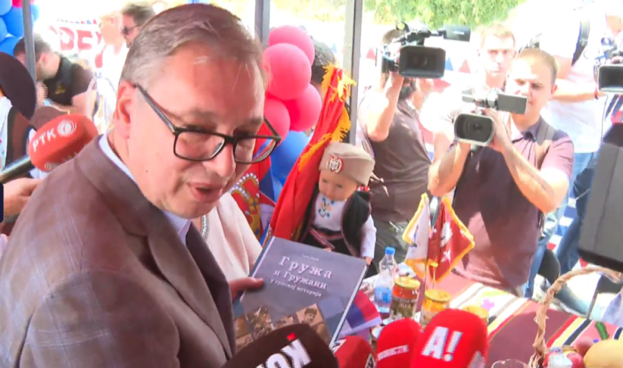 Vučić u Lapovu: Pred nama je veliki ispit, vreme je da jednom zauvek završimo priču o rušenju Srbije i budemo ujedinjeni! (FOTO/VIDEO)